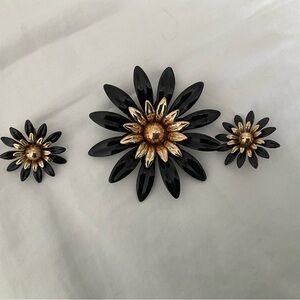 Sarah Coventry Vintage Black and Gold Floral Jewelry Set